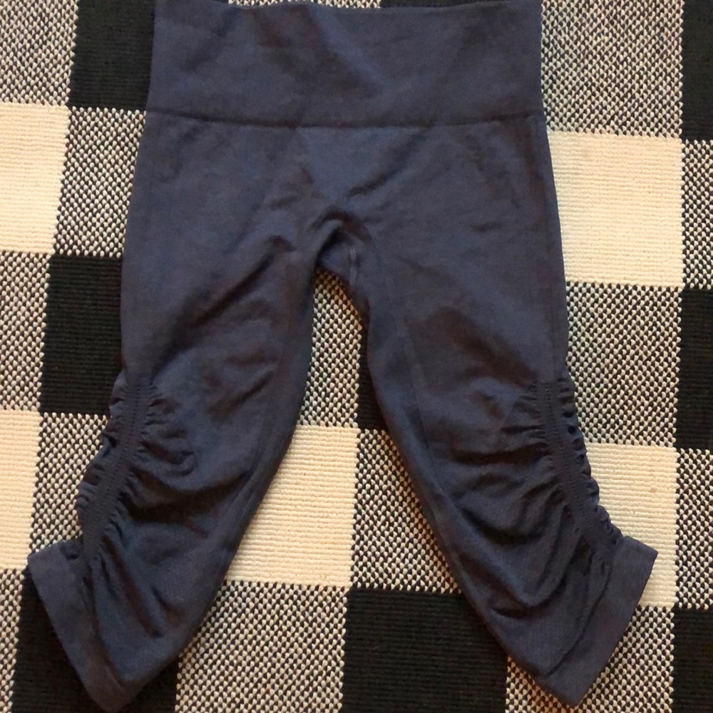 Lululemon Ebb and Flow Crops Size 6